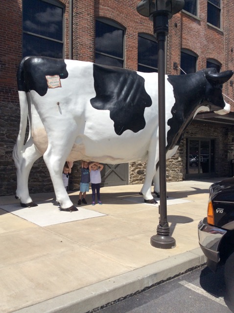 Photo of the kids under the giant cow